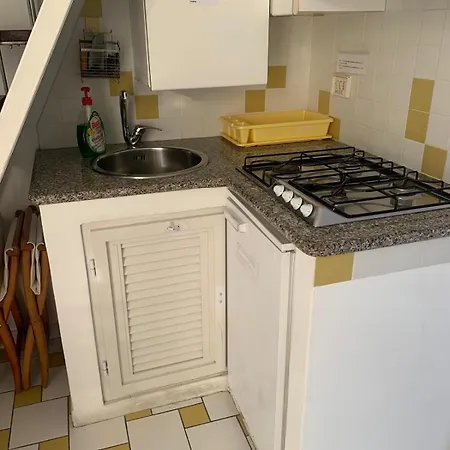 Agenzia Aprea, Belvedere Rosso E Giallo *