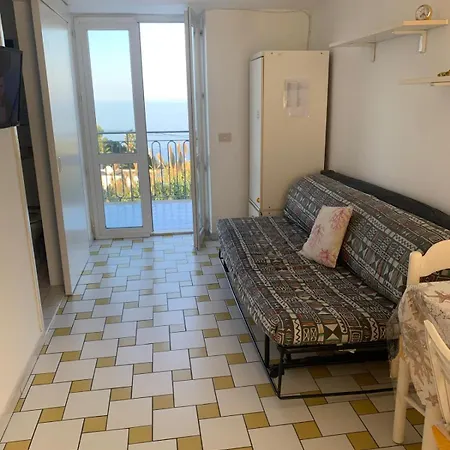 Agenzia Aprea, Belvedere Rosso E Giallo Apartment